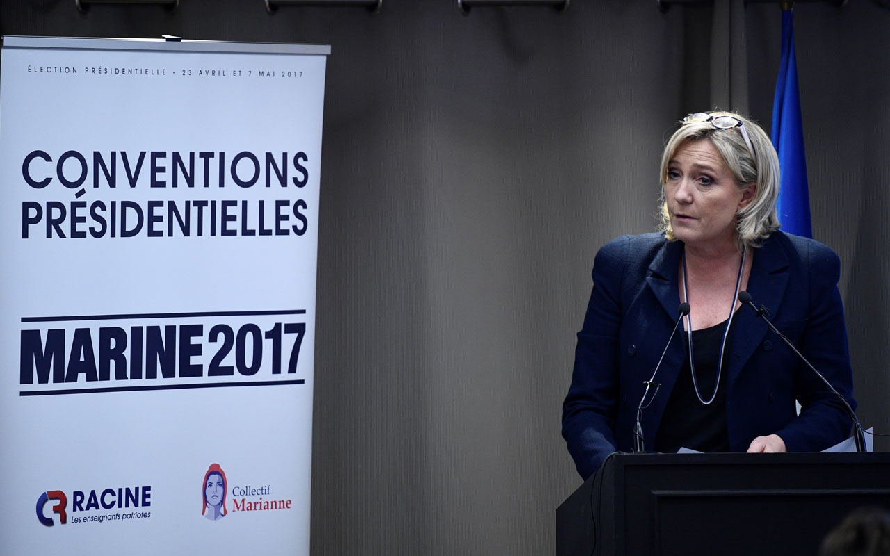 Le Pen Slips as Fillon, Macron Rise in Big French Election Poll