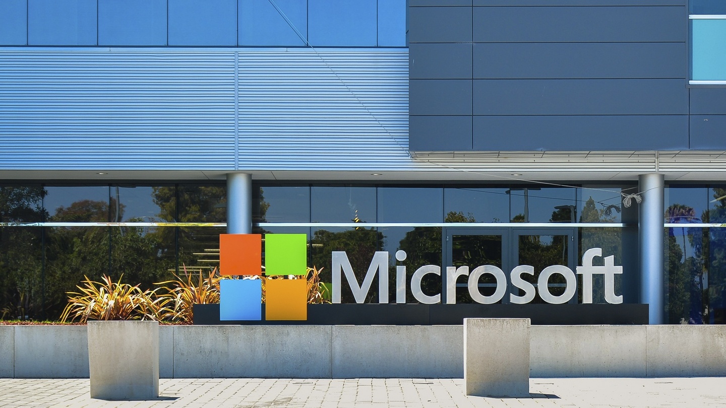 Microsoft Shares Soar to Record on Earnings Boost From Cloud