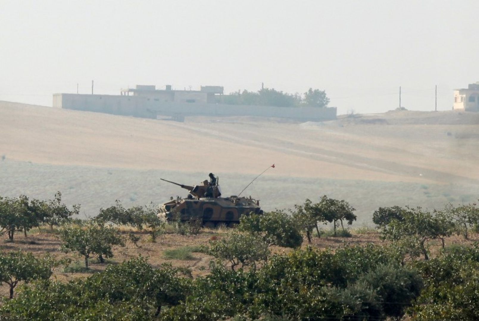 More Turkish tanks enter Syria in push against Islamic State, Kurdish militia