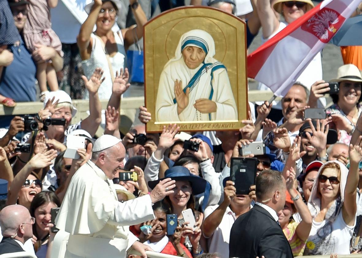 Pope proclaims 'dispenser of mercy' Mother Teresa a saint