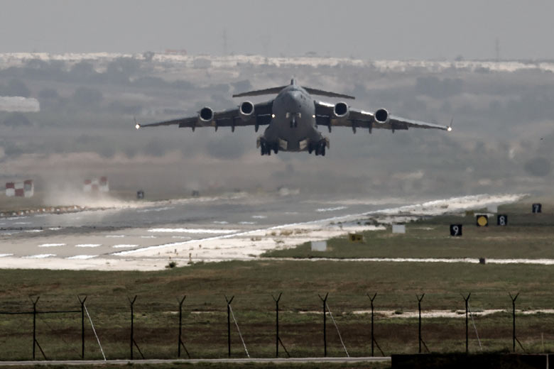 Russian jets kill over 200 Islamic State militants near Syria's Deir al-Zor: agencies