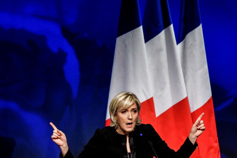 Le Pen Starts With “France First”