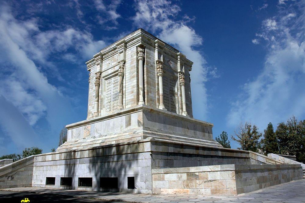 Dutch envoy impressed by glory of Ferdowsi Mausoleum