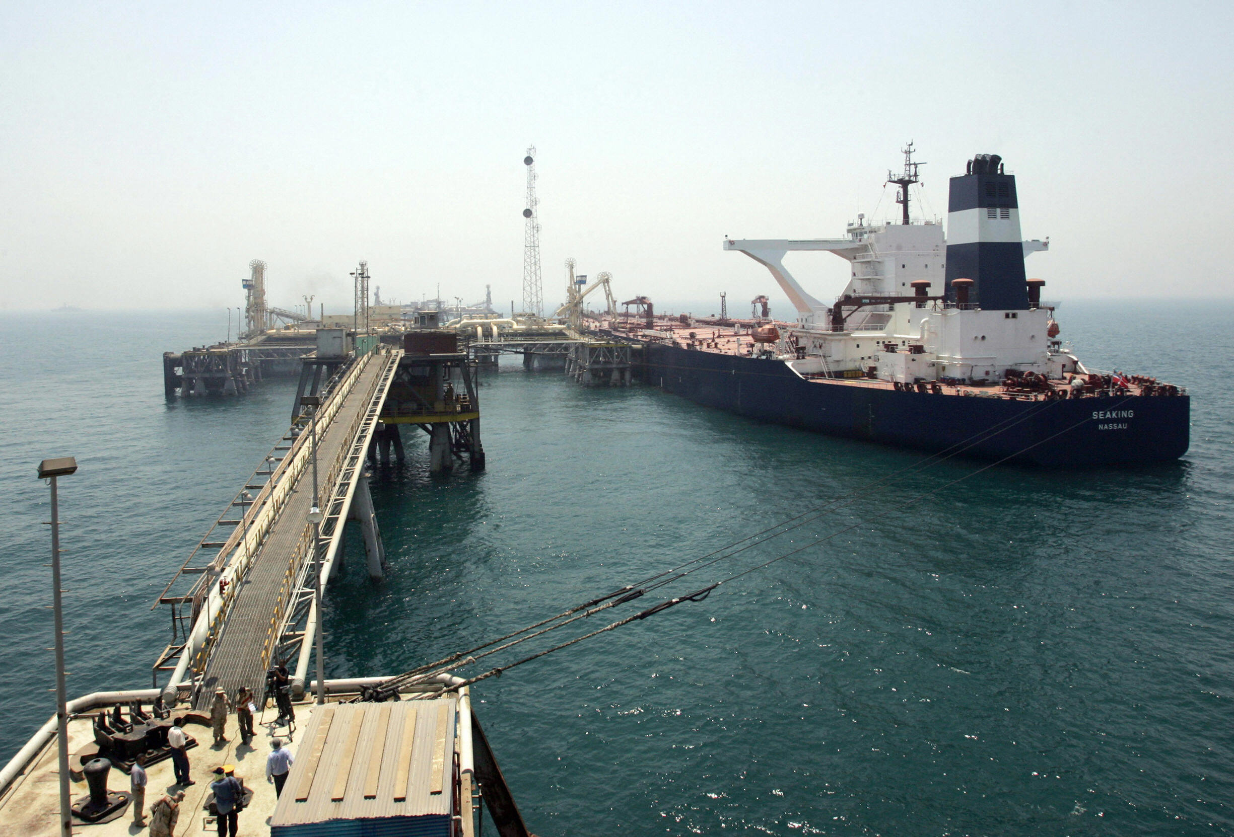 Iran's oil export reported record high on Tuesday