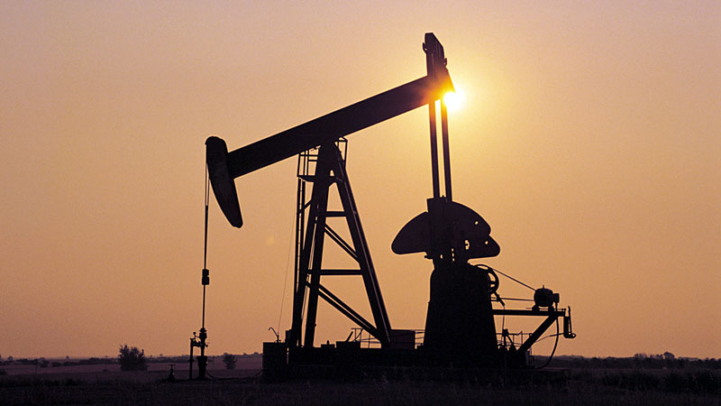 U.S. supply concerns keep oil prices under pressure