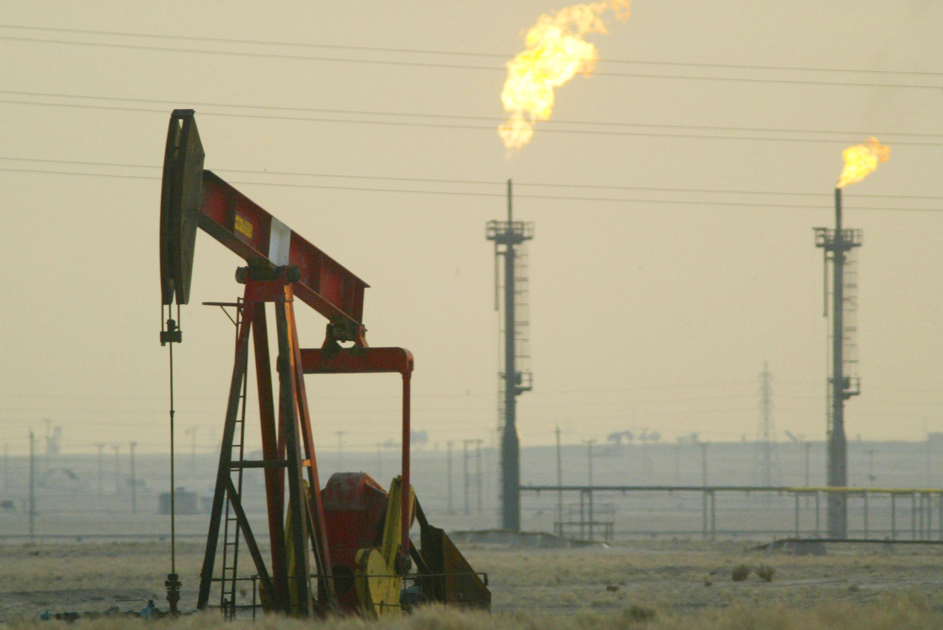 Saudi Arabia Seen Losing Market Share to Iran, Iraq on Oil Cuts