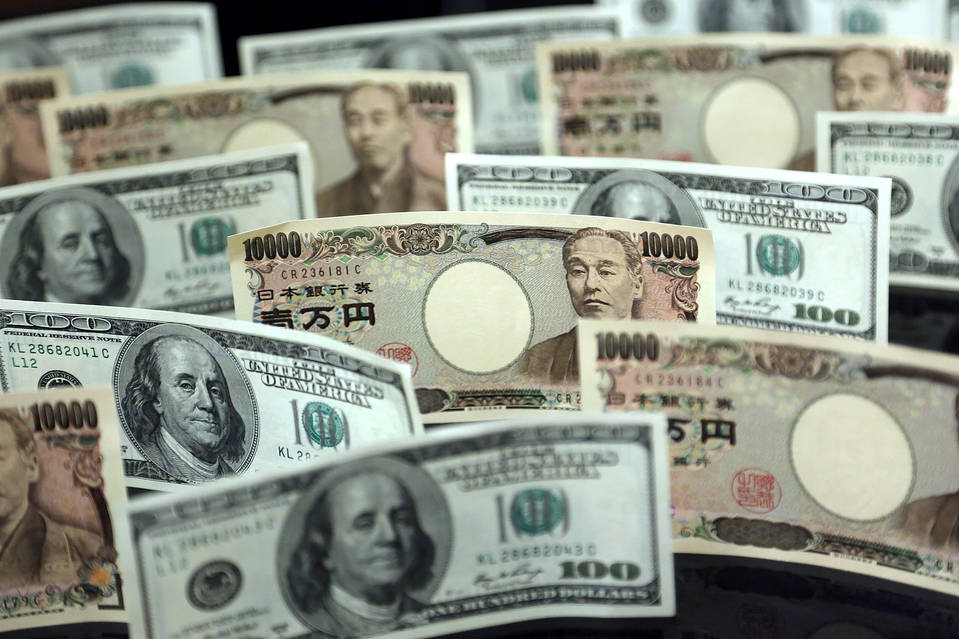 Dollar rises to three-month high vs. yen before pivotal U.S. GDP data