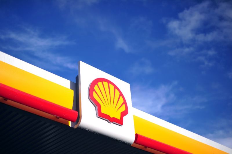Shell and Total Said to Sign Initial Oil Deals With Iran
