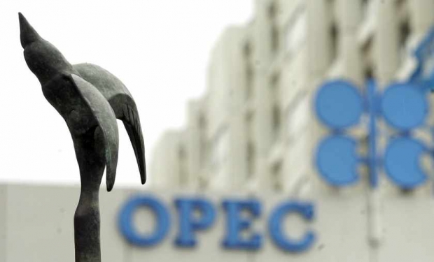 Oil falls $2 a barrel on OPEC cut uncertainty ahead of meeting