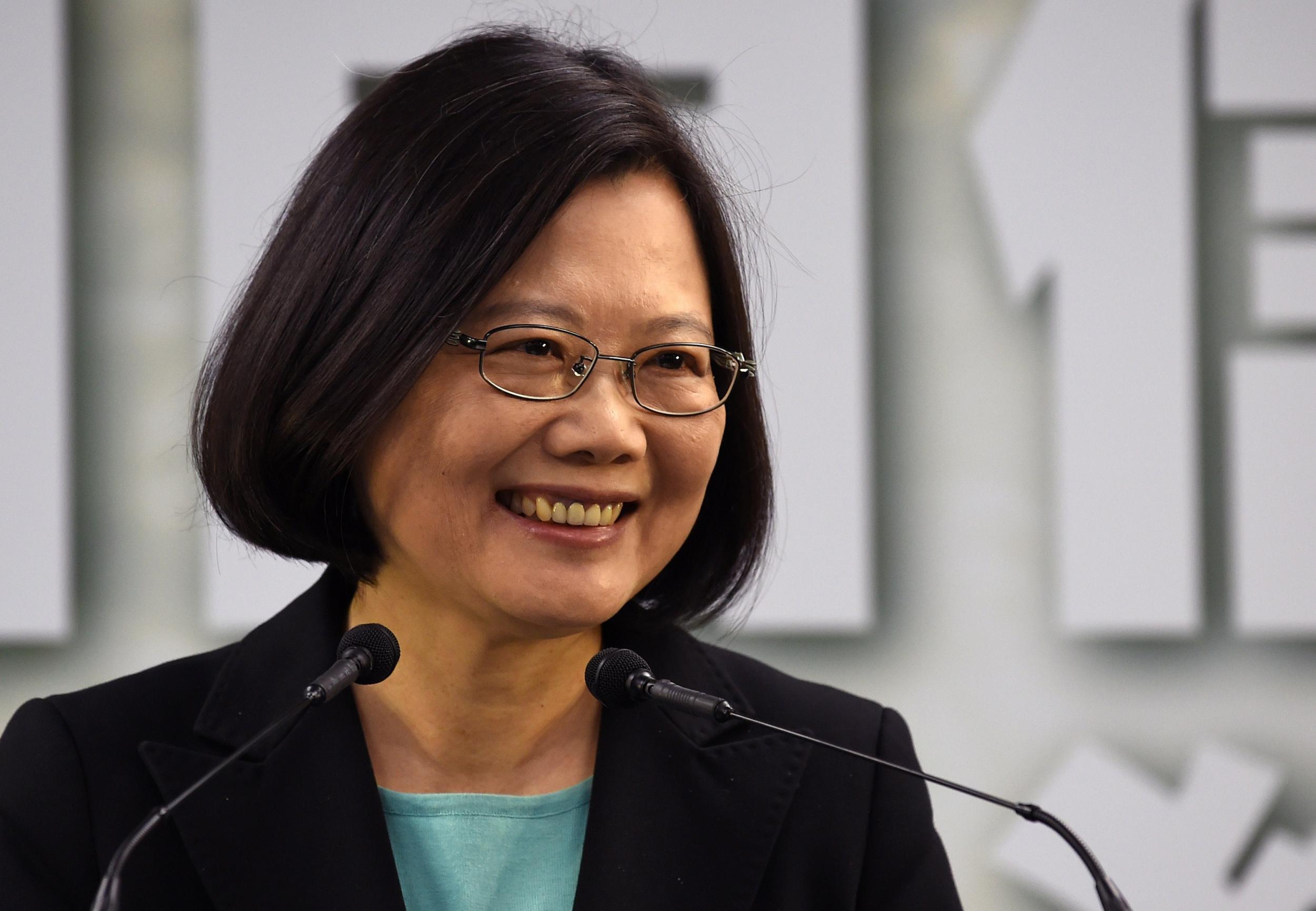 Taiwan president says phone call with Trump can take place again