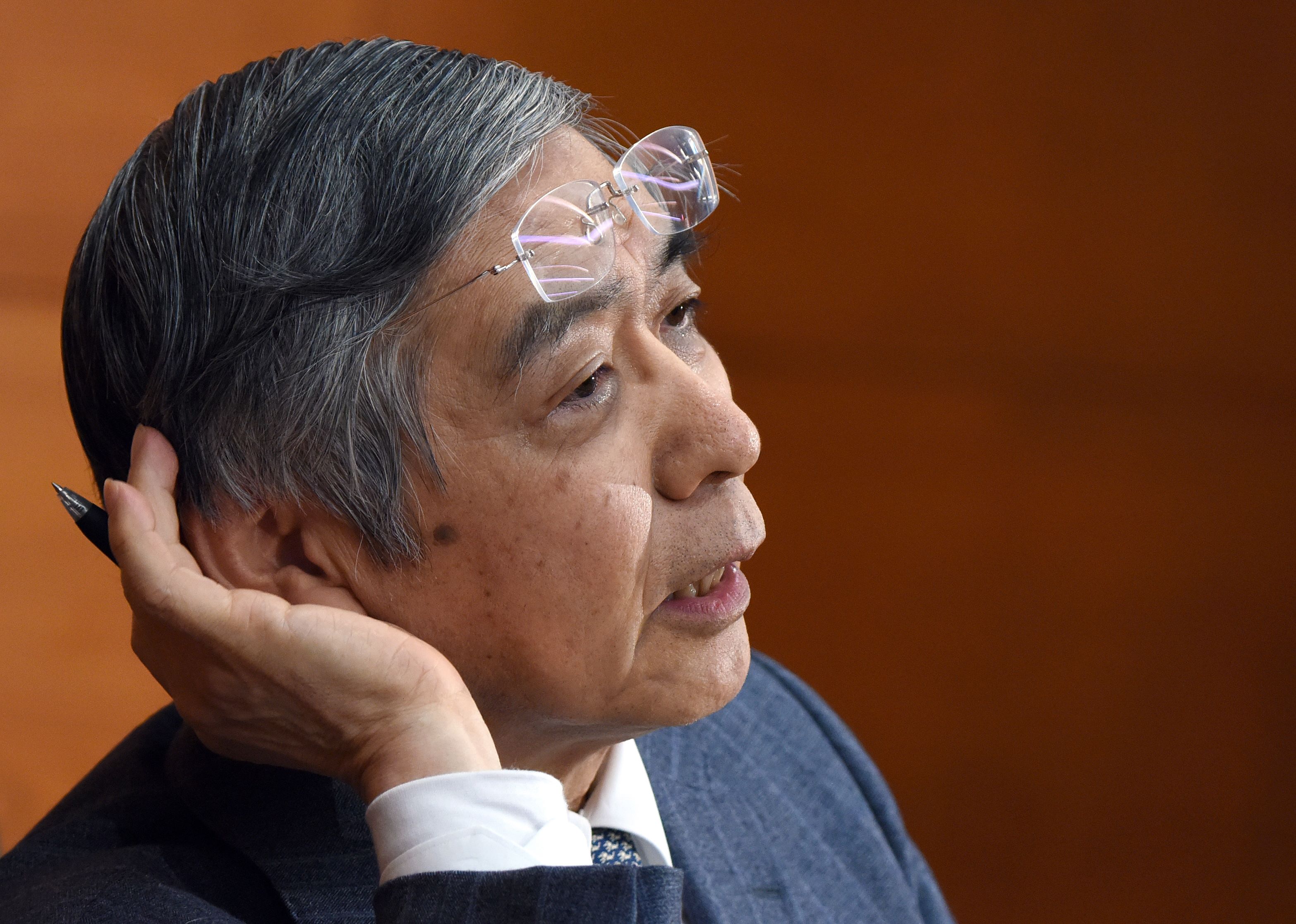 BOJ set to hold fire, Kuroda may miss price goal during his tenure