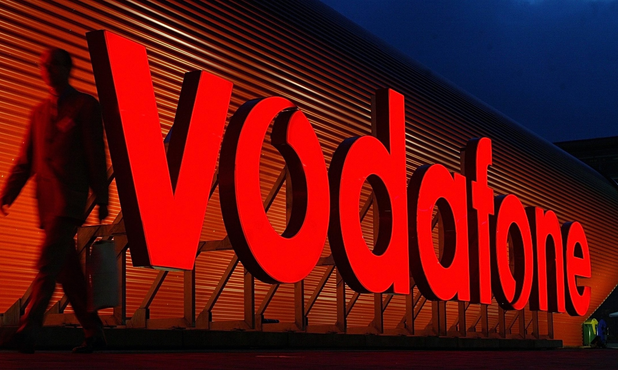 Vodafone Joins Orange in Iran Phone Push as Sanctions Recede
