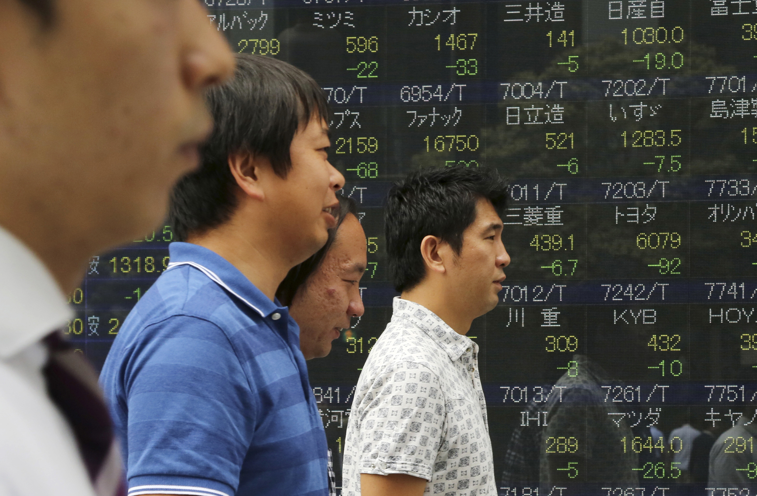 Asia stocks gain, dollar sags on Fed governor's dovish comments