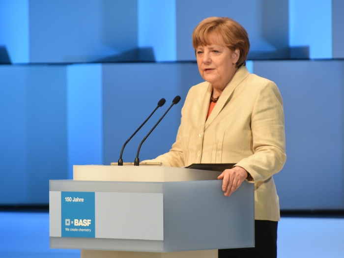 Merkel Chastised as Far-Right Surge Taints Fourth-Term Win