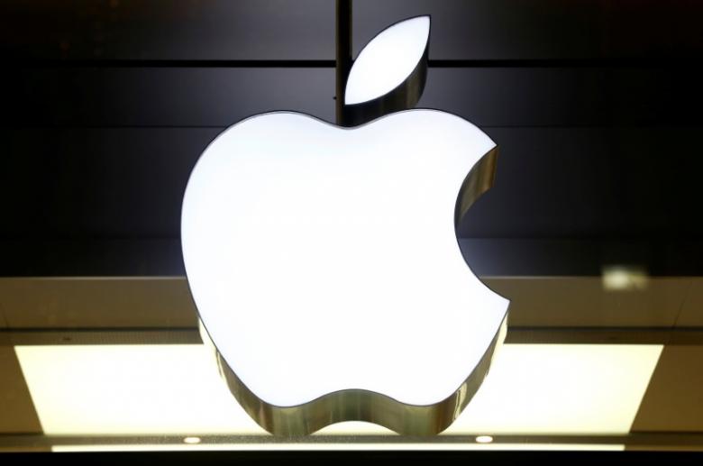 Apple shows ambition to get into self-driving car race