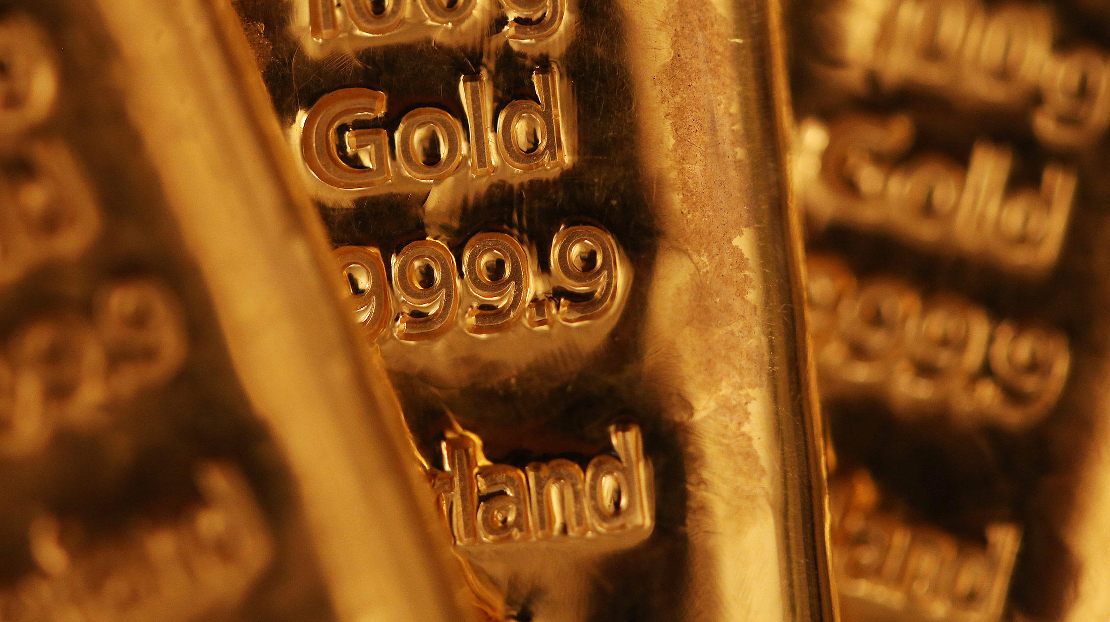 Gold Posts Biggest Weekly Loss Since November as Demand Wilts