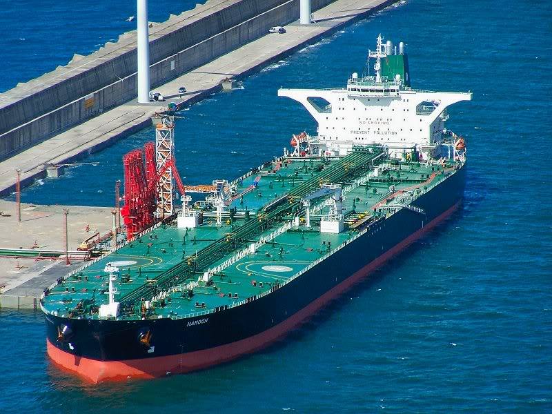 Heavy Tanker Traffic in Iranian Oil Terminals