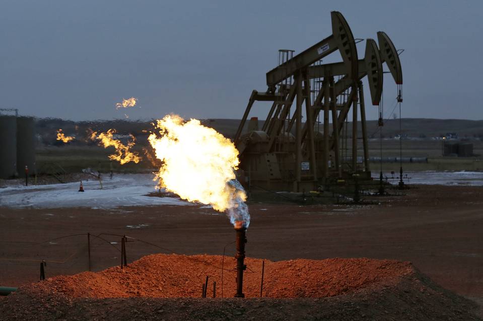 Oil prices fall as analysts say market still oversupplied