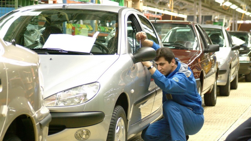 Iranian Carmakers Stand Accused of Hoarding, Insider Trading