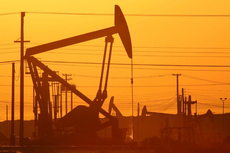 OPEC, Allies Meet as Oil Market Warns Them: Job's Not Done