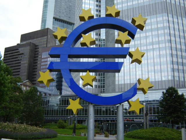 S&P sees ECB staying in support mode until 2018
