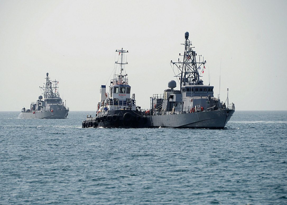 Iran Says U.S. Navy Fires Warning Shots Near Its Vessels