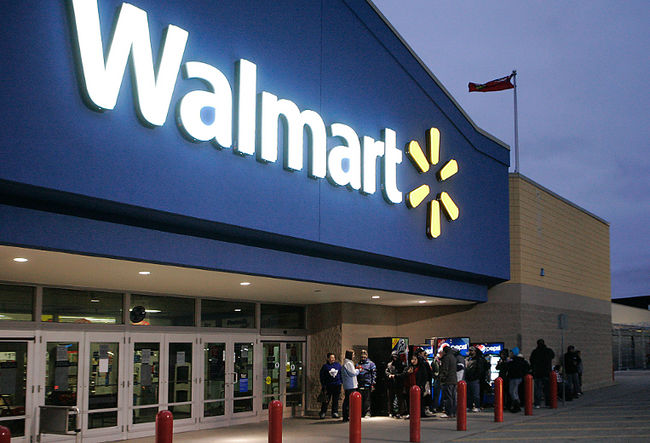 Wal-Mart to Shake Up Online Team, Cut Prices in Amazon Fight