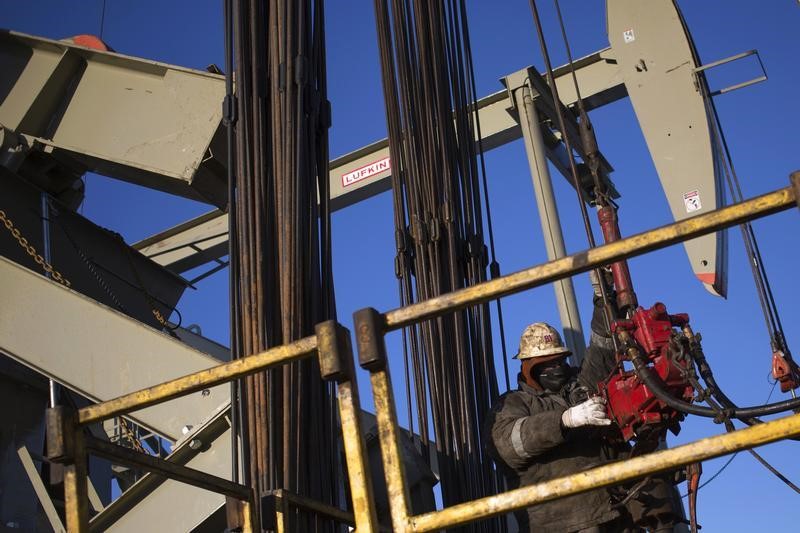Oil falls as U.S. drilling undermines drive to tighten markets