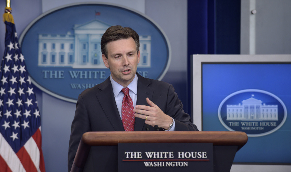 White House Spokesman Disagrees That Iran Payment Was ‘Leverage’