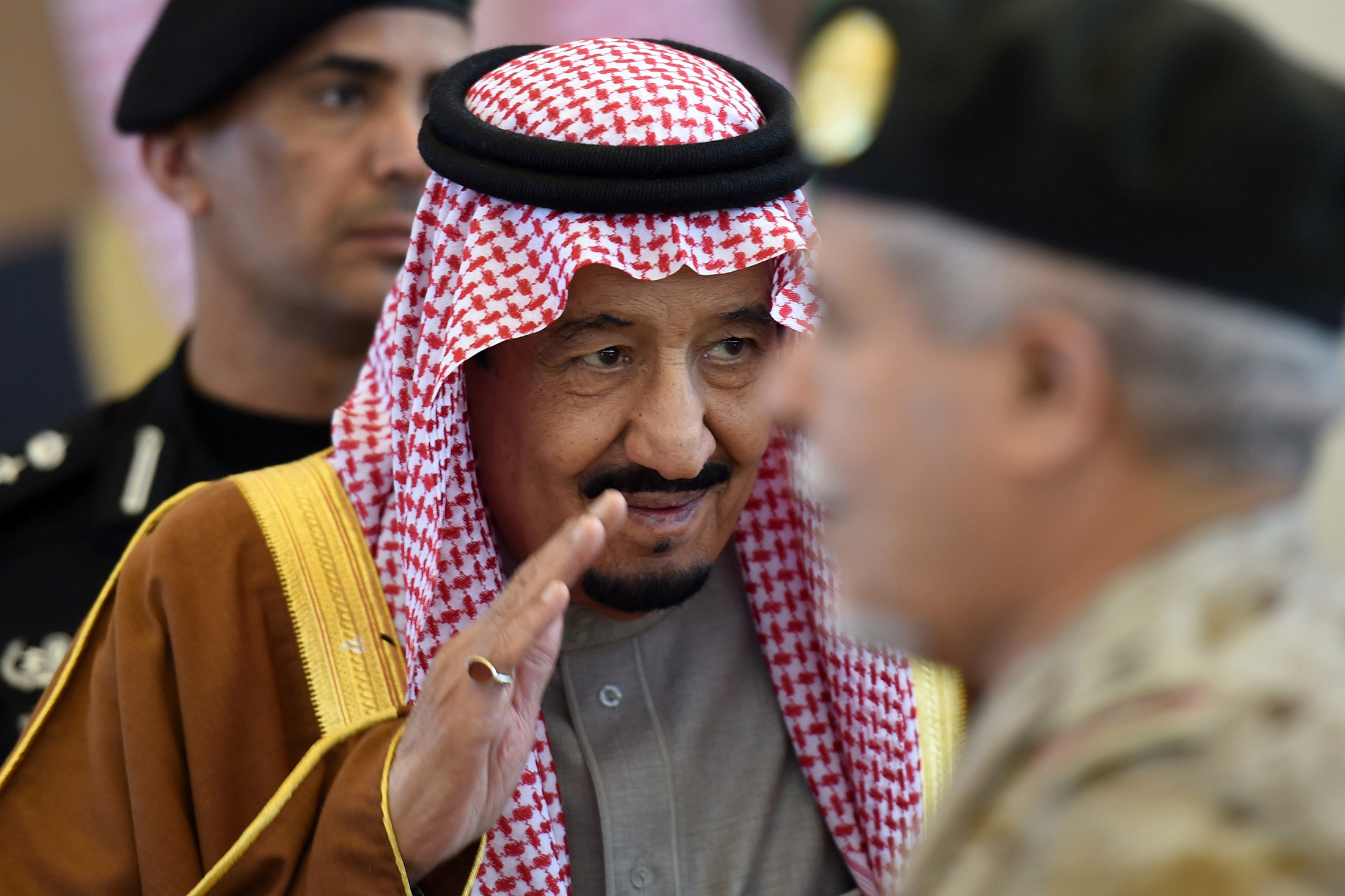Saudi King Orders One Month Pay to Front Line Personnel in Yemen