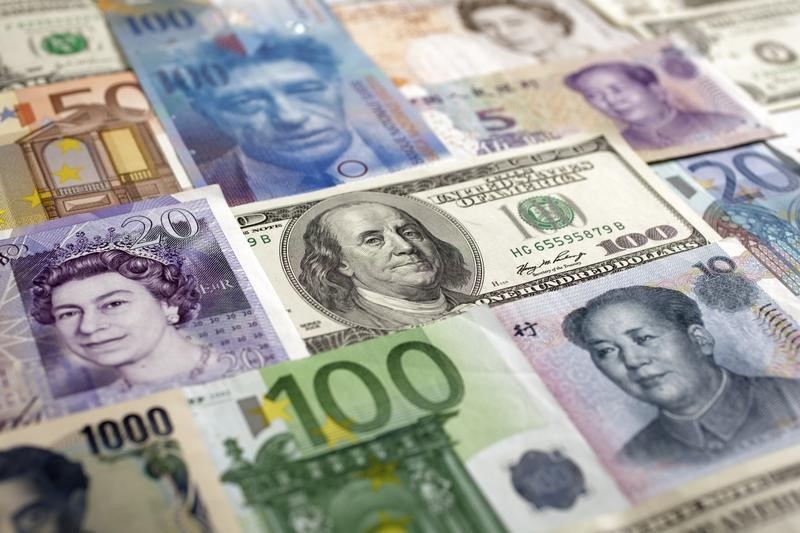 Dollar retreats ahead of U.S. data, euro on alert over Monte dei Paschi