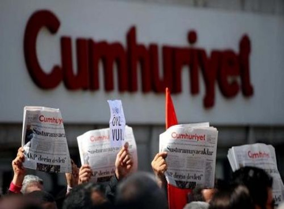 Turkish opposition paper vows 'will not surrender' after staff detained