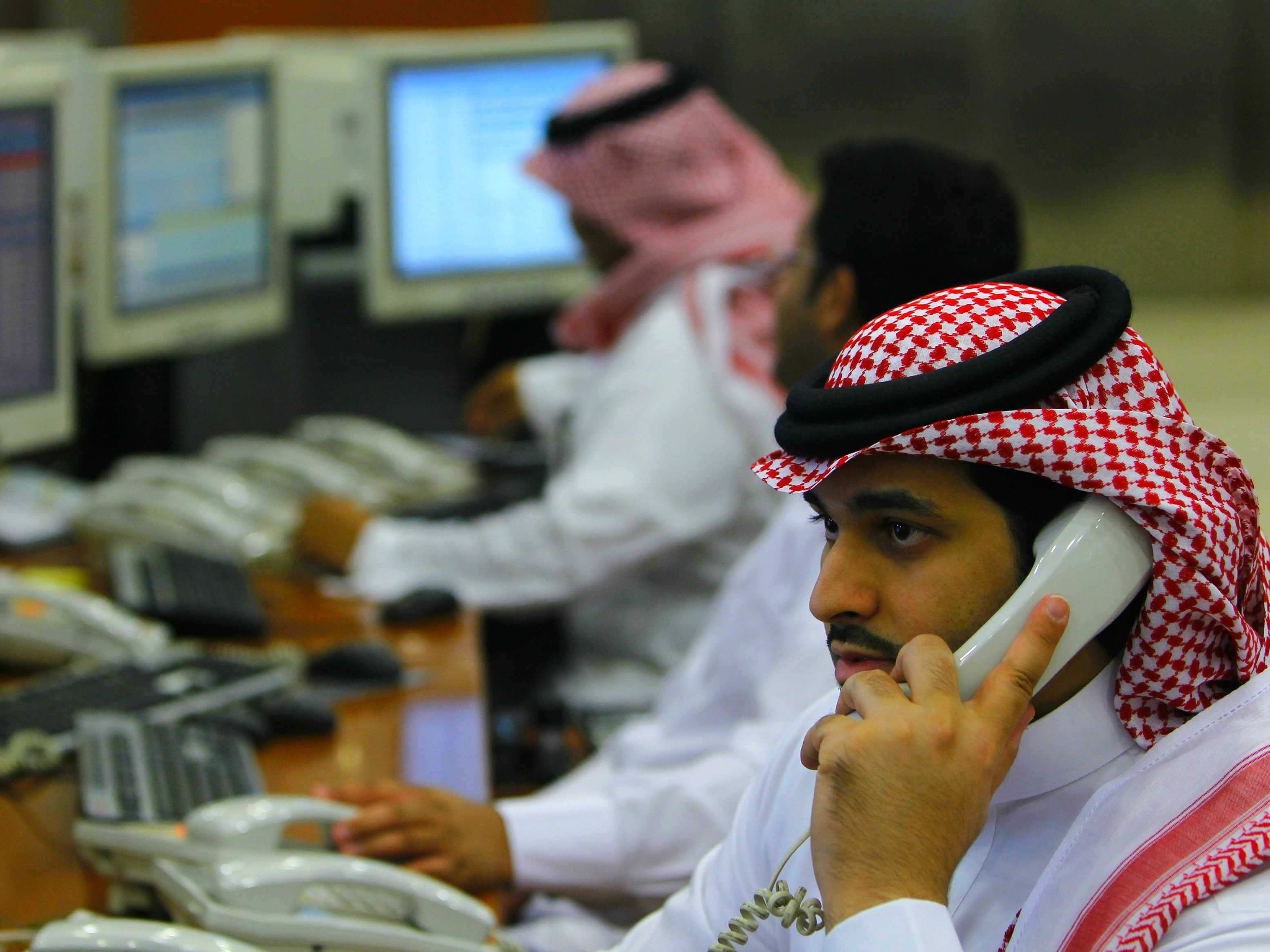Saudi Banks Seen Embracing Foreign Bonds to Ease Cash Crunch