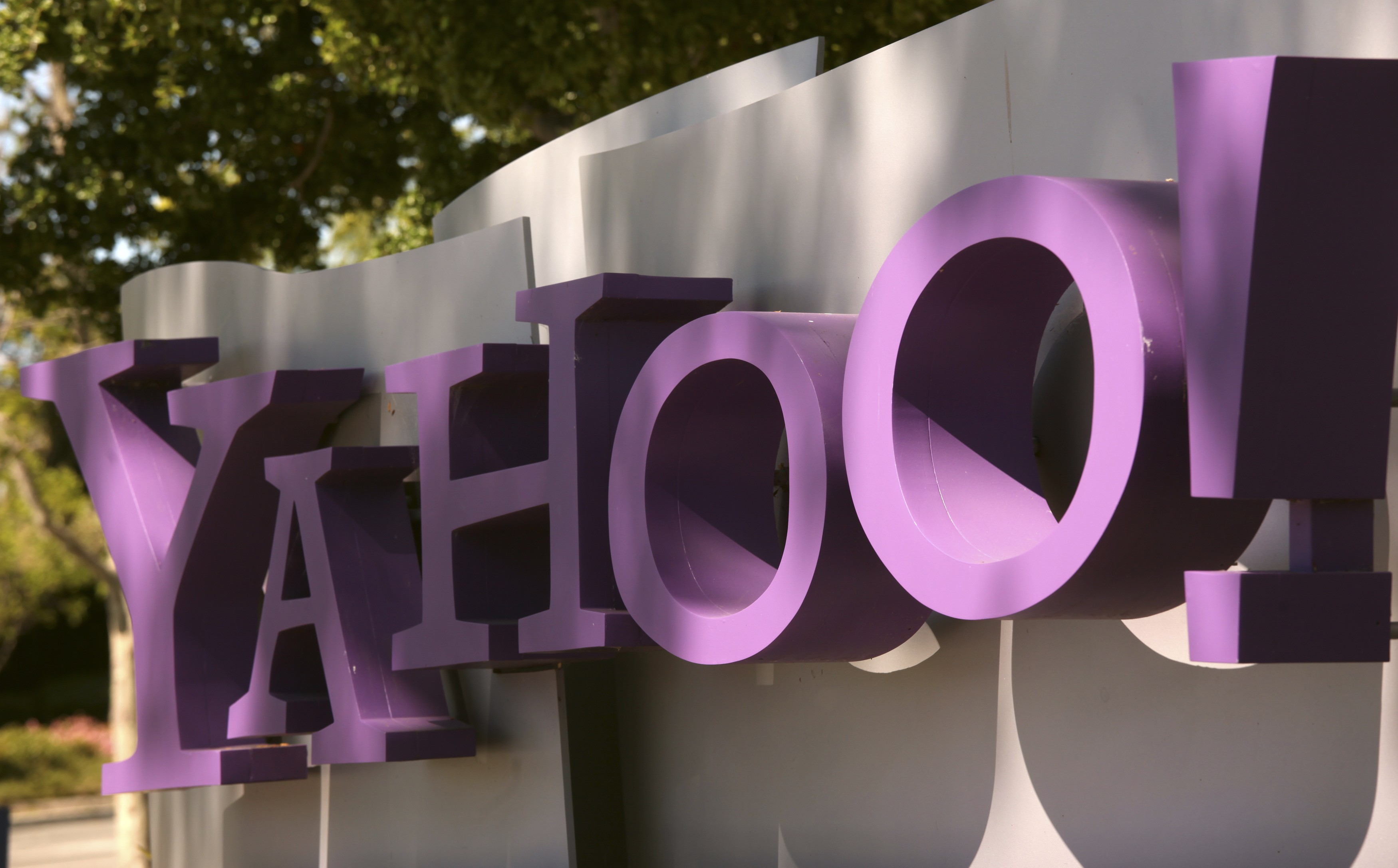Women executives left Yahoo amid layoffs, deal talk