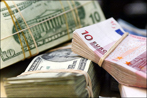  Iran tells banks to sell dollars at free rates 