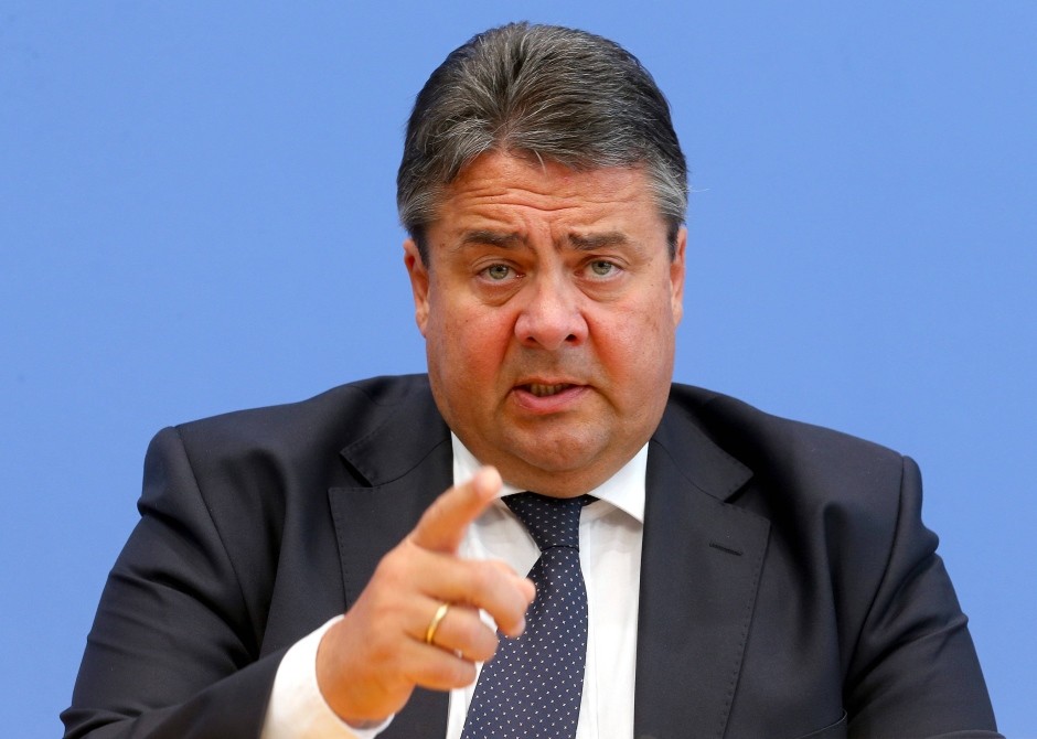 Germany calls for free trade accord, welcomes China steel talks offer