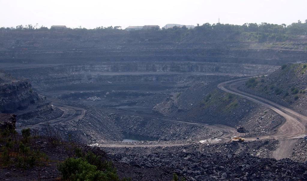 China Balancing Coal Capacity-Cut Goal Against Soaring Prices