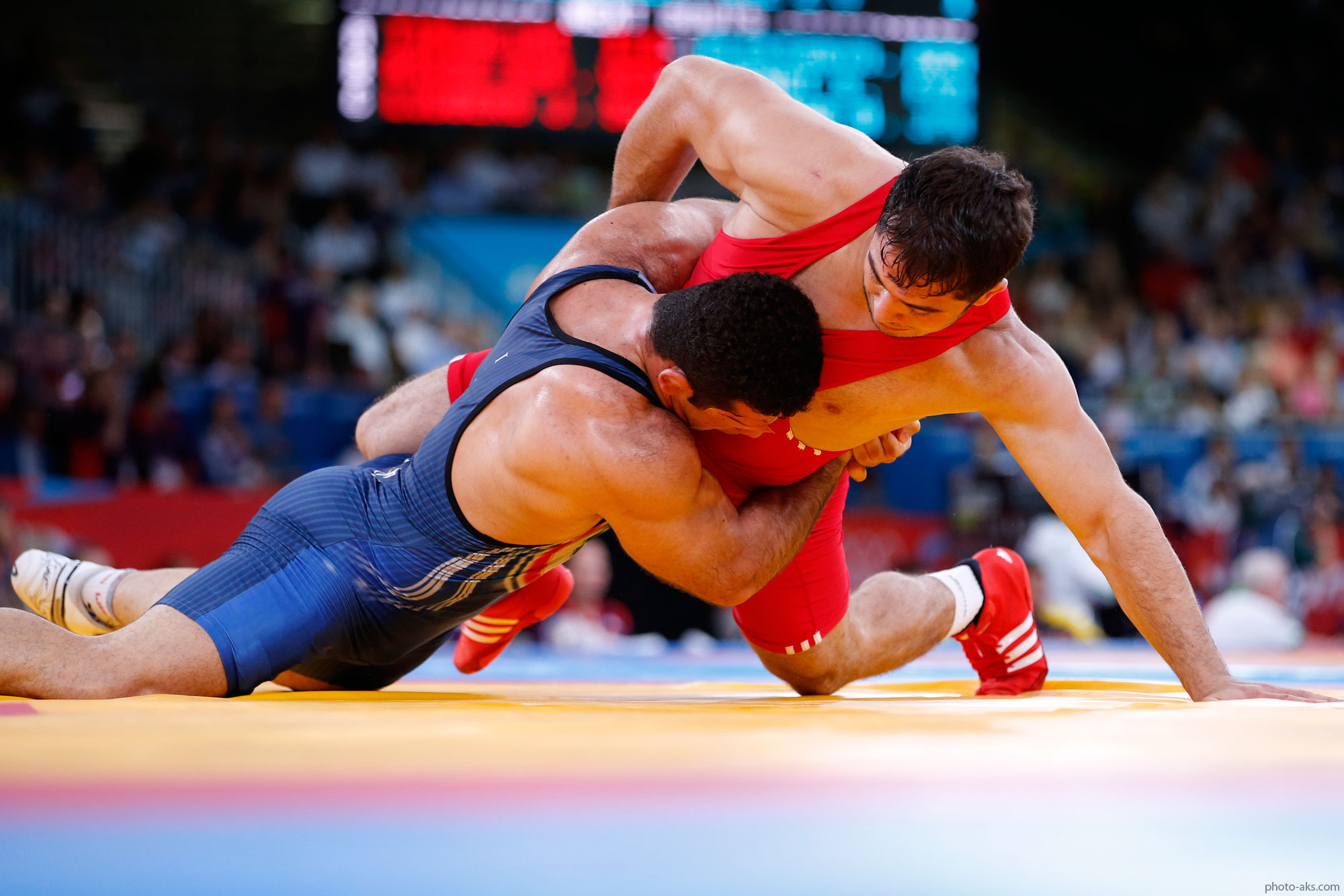 Iranian wrestler tops in 77kg weight category