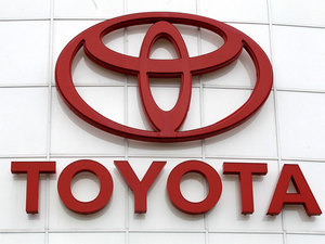 Toyota to test self-driving, talking cars by about 2020