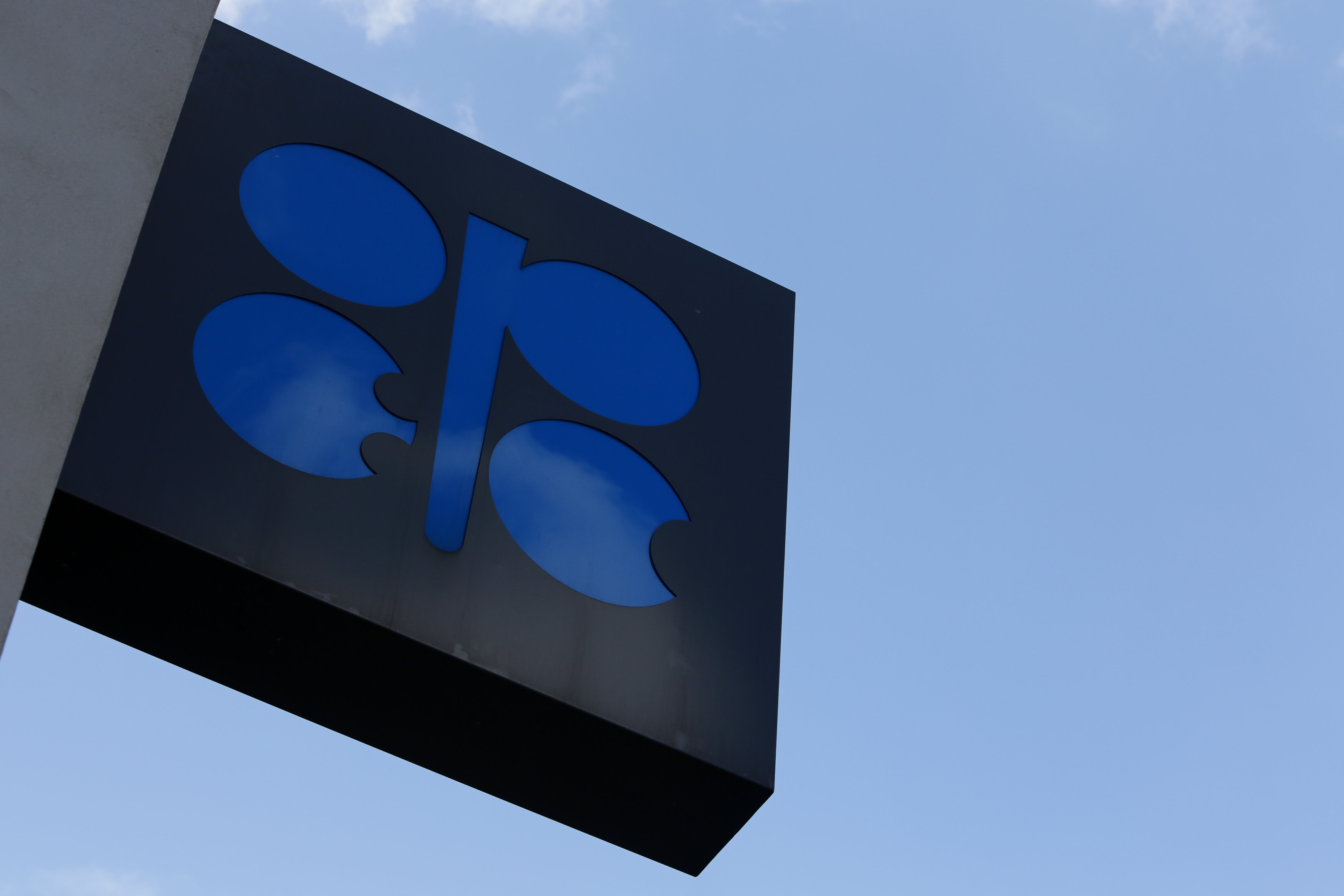 OPEC, key producers to discuss six-month oil deal