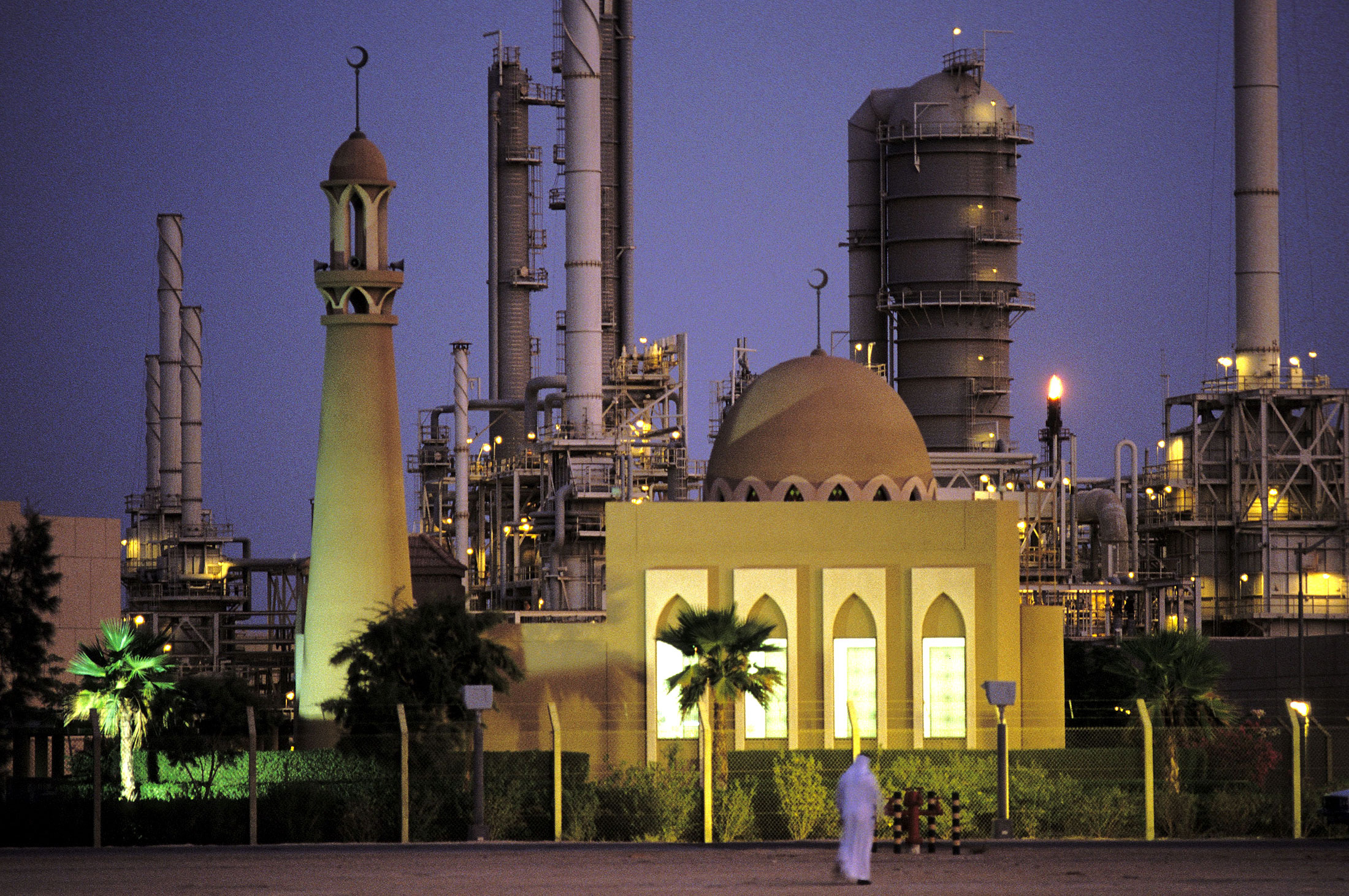Saudi Arabia Ousts U.S. as Biggest Oil Producer, IEA Says