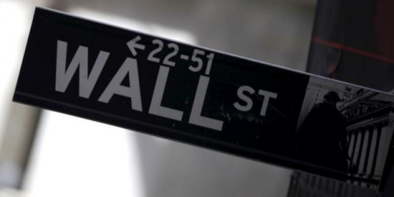 Wall Street ends flat as financials' rise offsets tech drop