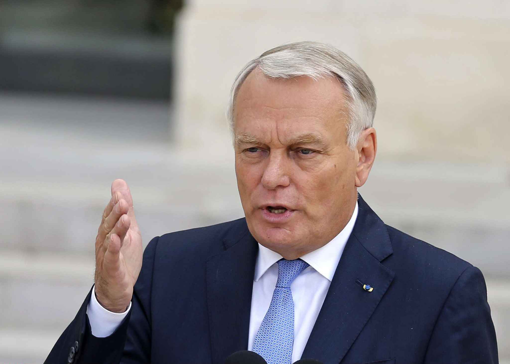 France's Ayrault urges Russia to back U.N. resolution on Syria
