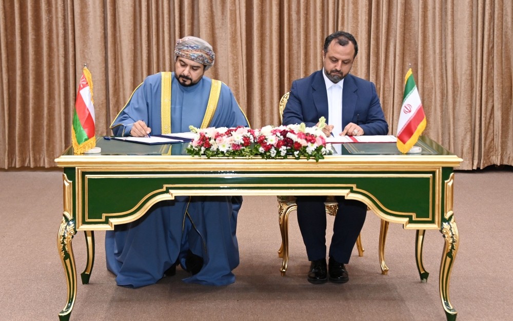 Iran, Oman Sign Investment MoUs