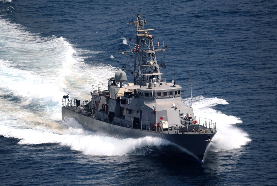 U.S. ship changed course toward Iranians on Saturday: Iran commander