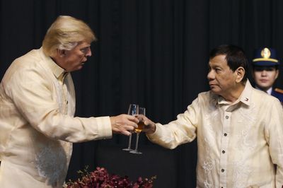 Trump Hails `Great' Ties With Duterte, Skirts Human Rights