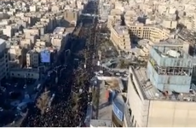تصویر هوایی از حضور میلیونی مردم تهران در مراسم تشییع +فیلم