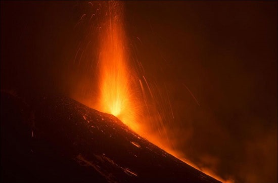 تصاویری از فوران آتشفشان اِتنا در ایتالیا +فیلم