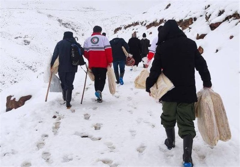 ۱۰۵ نفر در برف و کولاک گرفتار شدند + فیلم