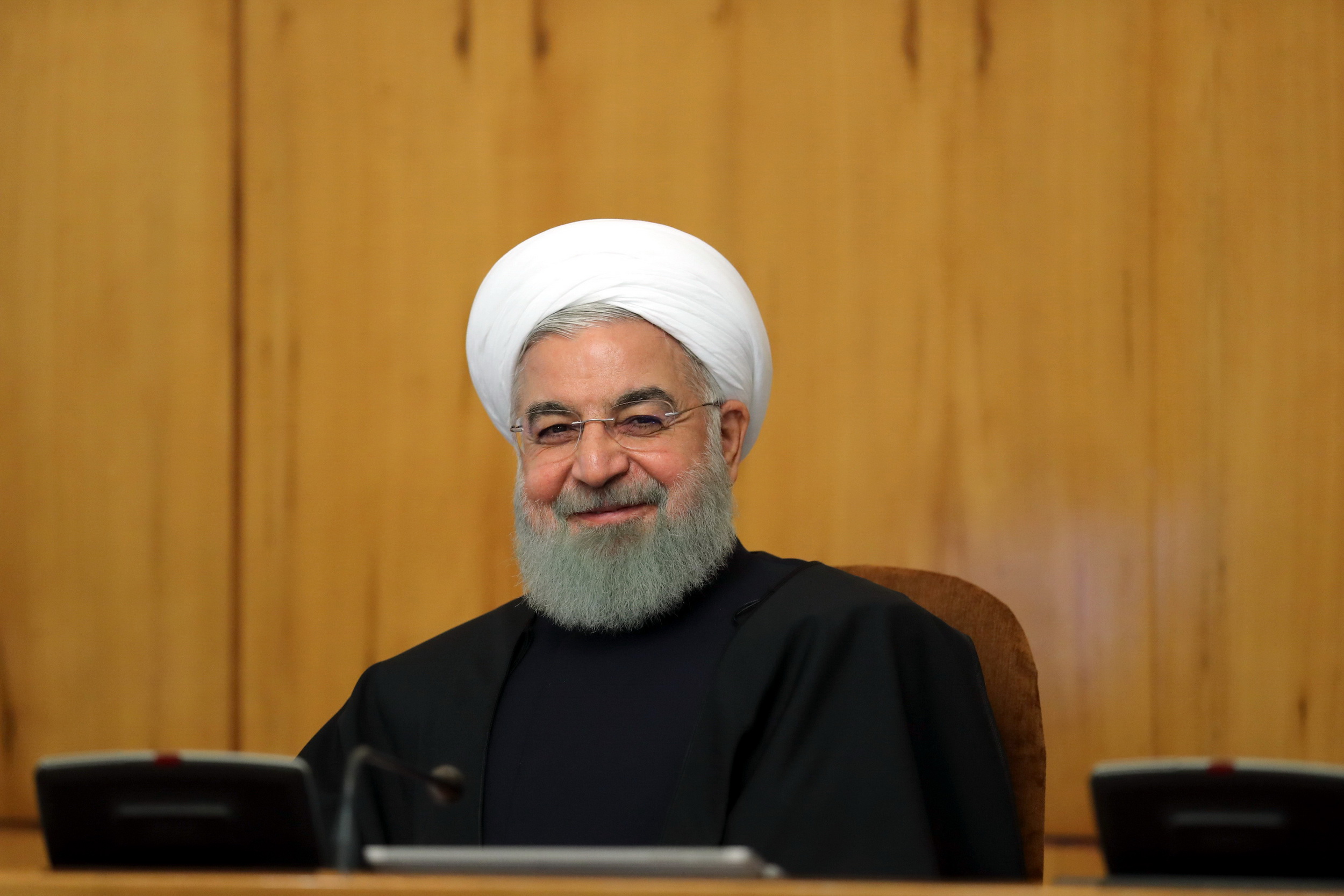 روحانی: مردم می‌توانند در همه شبکه‌های اجتماعی عضو باشند